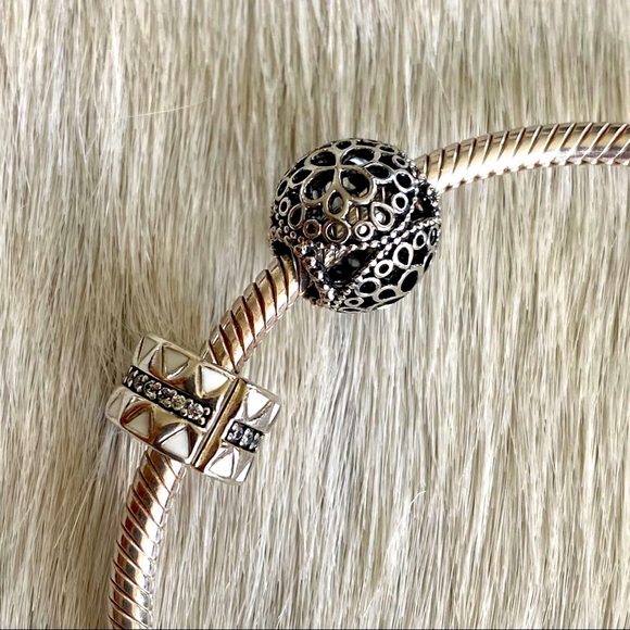 NWOT AUTH PANDORA MOMENTS BRACELETE W/ CHARMS - Picture 3 of 13